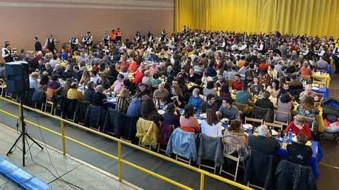 Codillo.M�s de 1.050 comensales se citaron en la Festa do Codillo