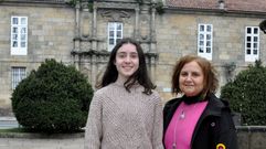 La alumna santiaguesa Irene Armesto, medalla de oro en la Olimp�ada de F�sica, con la profesora Rita Rial.