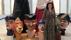 Marga Portome�e elabora cabezudos y esculturas artesanales en cart�n piedra desde su taller en Lugo.