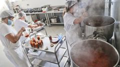 Elaboraci�n de salsa de tomate en las instalaciones de A Fusquenlla