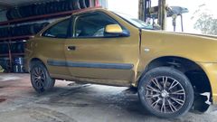 El veh�culo de color dorado y de la marca Citro�n apareci� en el desguace de A Capela