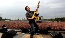 Bruce Springsteen, en un concierto, haciendo uno de sus gestos caracter�sticos ante el paroxismo de sus seguidores