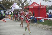 Alejandro Pardo y Alberto Tom� en la prueba de acuatl�n cadete.