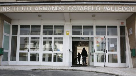 <span lang= gl >O IES Armando Cotarelo Valledor ser� a sede das oposici�ns auton�micas ao profesorado de Equipos Electr�nicos.</span>