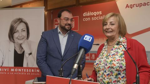 El presidente asturiano, Adri�n Barb�n, y la alcaldesa de Avil�s, Mariv� Monteser�n, en el acto de su presentaci�n como candidata a la reelecci�n
