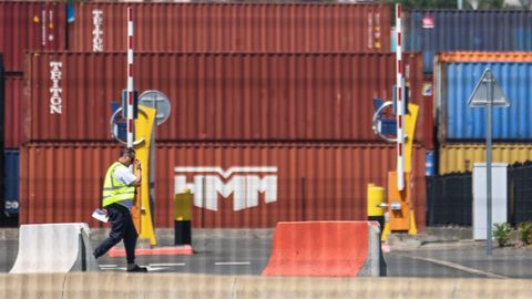 Contenedores con mercanc&iacute;a en la termina del puerto de Gennevilliers, cerca de Par&iacute;s