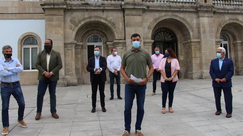 Miembros del PP de Lugo, frente a la Diputación