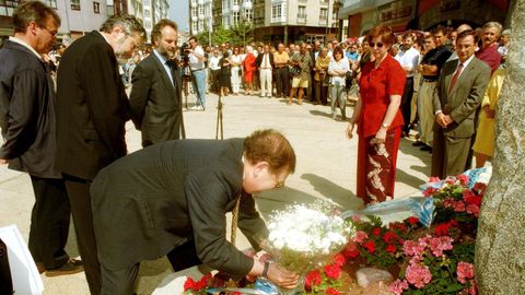 Ofrenda a la memoria de Fontenla Leal, en una imagen de archivo tomada en el a�o 1999.