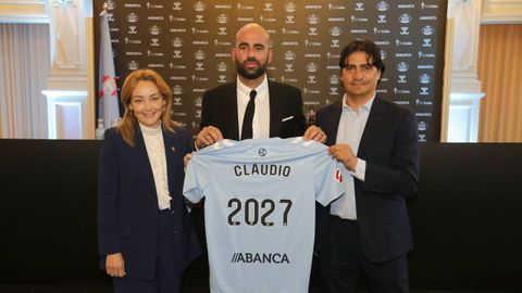 Mari�n Mouri�o, Claudio Gir�ldez y Marco Garc�s, tras la anterior renovaci�n del t�cnico.