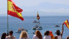 Los 60 barcos andaluces llegados a Ceuta en solidaridad con la ciudad aut�noma tras la entrada masiva de inmigrantes de hace un mes fueron despedidos entre v�tores por centenares de vecinos antes de regresar a sus puertos de partida