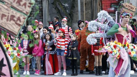 Entre el p�blico que sigui� el desfile tampoco faltaban los disfraces, sobre todo entre los m�s j�venes