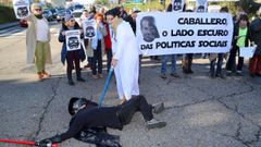Concentraci�n de protesta de vecinos por la reforma prevista. Promovida por la Oficina de dereitos Sociais