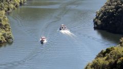 Embarcaciones tur�sticas en el ca��n del Sil, a la altura de Doade ?en Sober? el pasado fin de semana