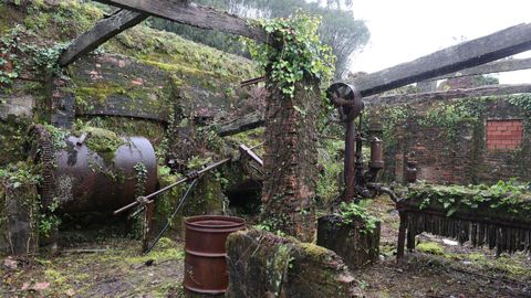 El interior del recinto está lleno de recuerdos de su luminoso pasado industrial y cultural.