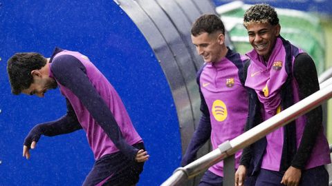 Ferran Torres, Casad� y Lamine Yamal se r�en en�el entrenamiento del Barcelona