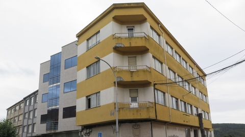 El Edificio Interxeracional est� situado en la avenida L�pez Astray de A Laracha.