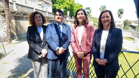 La subdelegada del Gobierno, Mara Rivas; el delegado, Pedro Blanco; la secretaria de Estado de Turismo, Rosana Morillo, y la alcaldesa de Betanzos, Mara Barral.