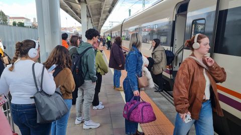 Viajeros en la estación de Santiago