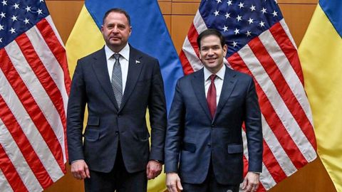 Los representantes de Ucrania y Estados Unidos, Andrei Yermak y Marco Rubio, en Ginebra