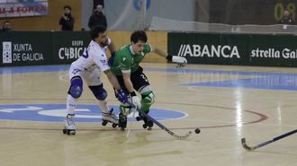 Nil Cervera presionado por Tato Ferruccio durante el encuentro entre el Liceo y el Barcelos