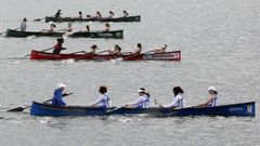 Los bateles se llevaron el protagonismo en el puerto de Ribeira