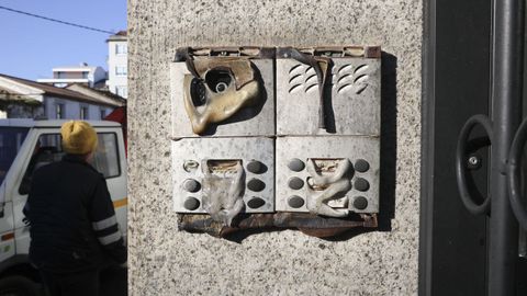 Las llamas tambi�n afectaron al portero autom�tico del inmueble