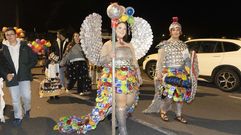 Andrea y Adri�n, Os Chapalatas, en el desfile previo al concurso de Ba��as