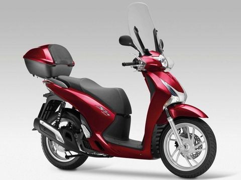 Kymco Super Dink 125i (arriba) y Honda SH 125i Scoopy (debajo).