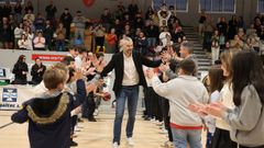 Homenaje a Gustavo And�jar con la retirada de su camiseta