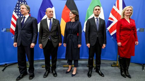 El secretario de Estado de Estados Unidos, Antony Blinken, el ministro de Relaciones Exteriores de Francia, Jean-Yves Le Drian, la ministra de Relaciones Exteriores de Alemania, Annalena Baerbock, el ministro de Relaciones Exteriores de Italia, Luigi Di Maio, y la secretaria de Relaciones Exteriores britnica, Liz Truss, en la sede de la OTAN en Bruselas