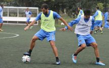 Fran Fandi�o (con el bal�n) est� en la fase final de su recuperaci�n y podr�a volver a jugar en enero. 
