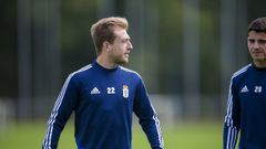 Edu Cortina, en primer plano, con Riki a la derecha