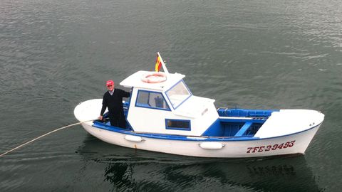 Arturo Santos Freire, Chicho, caceando con su lancha Xeitosa por aguas del puerto de Viveiro