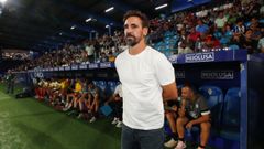 Borja Fern�ndez en el banquillo de El Toral�n