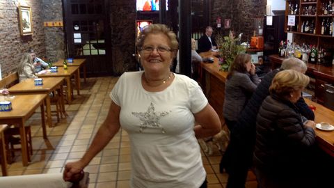 Mar�a Luisa Prieto Men�ndez, en su establecimiento, 'La Bodega de Antonio'