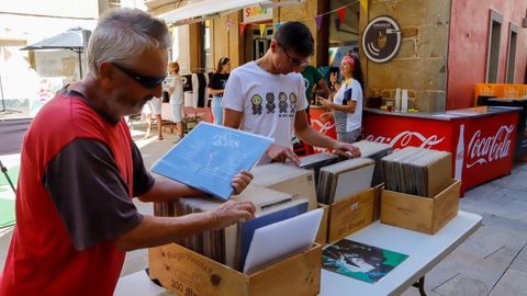 Mercado de vinilos en Barbanza.