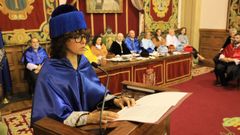 La microbi�loga y bioqu�mica francesa Emmanuelle Charpentier, Premio Nobel de Qu�mica en 2020 y Princesa de Asturias de Investigaci�n Cient�fica y T�cnica en 2015, investida doctora Honoris Causa por la Universidad de Oviedo.