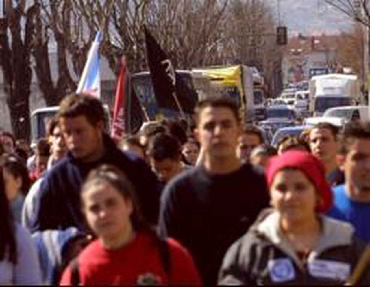 Miles de estudiantes salen a la calle en la primera huelga contra la ...