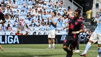 Hugo Gonz�lez se lamenta de una ocasi�n fallada por el Celta ante el M�laga.