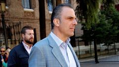 El candidato de Vox al ayuntamiento de Madrid, Javier Ortega Smith, que vot� por correo, acudi� al Colegio Nuestra Se�ora de Loreto de Madrid