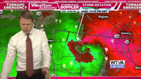 Momento en el que Laubhan comprueba en el radar cmo el tornado cambi de rumbo