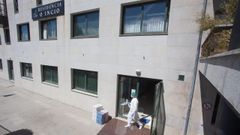 M�s de cien personas, entre usuarios y trabajadores, se han contagiado hasta ahora en el brote de la residencia de O Incio