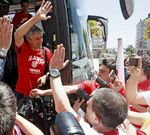 Seti�n, aclamado en la plaza de Augas F�rreas a su llegada de C�diz.