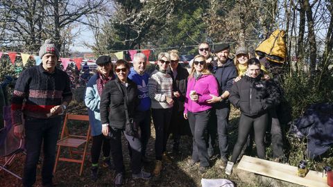 Grupos de familiares y amigos disfrutaron del d�a con una gran comida