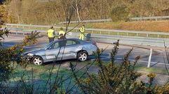 Uno de los coches accidentado en la�autov�a