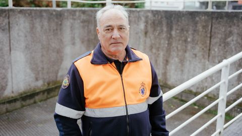 Delfn Borrajo Lpez, de la agrupacin de Proteccin Civil de O Carballio, fue otro de los que recibi una medalla por sus 25 aos de servicio