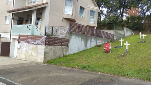 Casas decoradas en la urbanizaci�n de Roxos, en Villestro