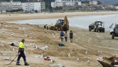 Los servicios de limpieza de Nigrn recogieron ayer por la maana 20 toneladas de basura en Panxn.