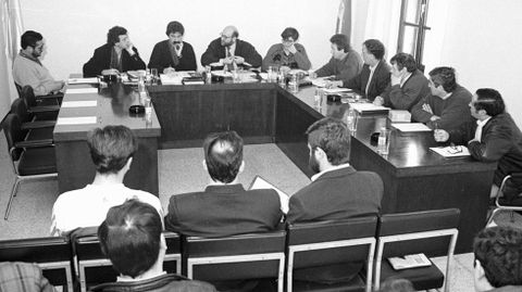 Reuni�n de varios alcaldes de la Costa da Morte en el sal�n de plenos del Concello de Dumbr�a, en marzo de 1992, de cara a la constituci�n de la asociaci�n Neria.
