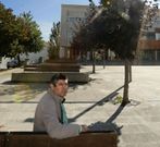 Alfredo Llano, tam�n rexedor de Burela, na praza do Concello. 